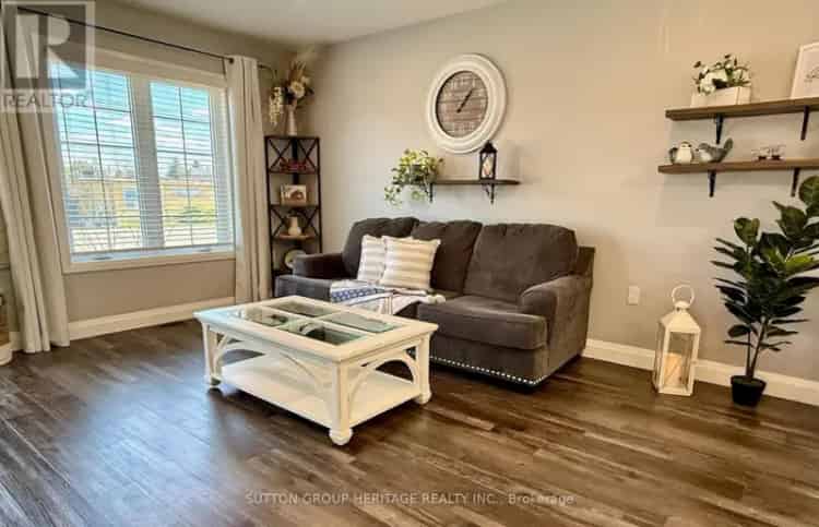 Downtown Whitby Renovated Bungalow - Open Concept - Move In Ready