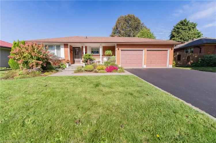 House For Sale in Tillsonburg, Ontario