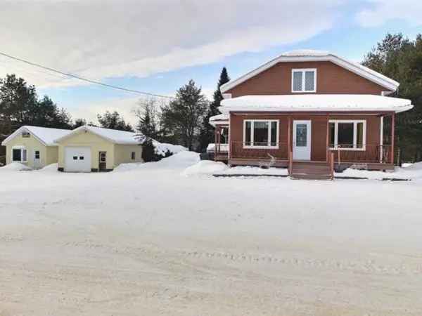 4 1 Bedroom House Large Lot 2 Garages