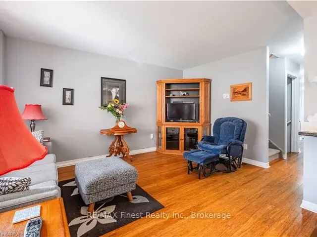 Charming 2-Story Townhome with River Views in Gananoque