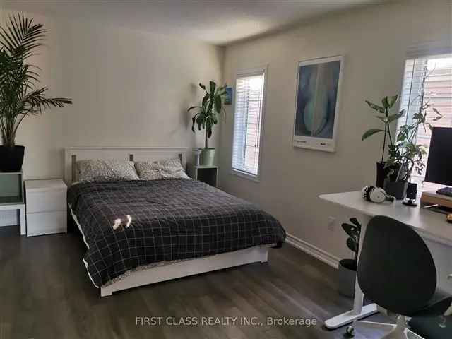 Townhouse For Rent in Whitby, Ontario