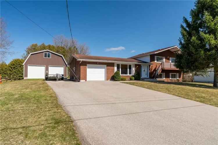 3 Bedroom Home with Workshop in Breslau