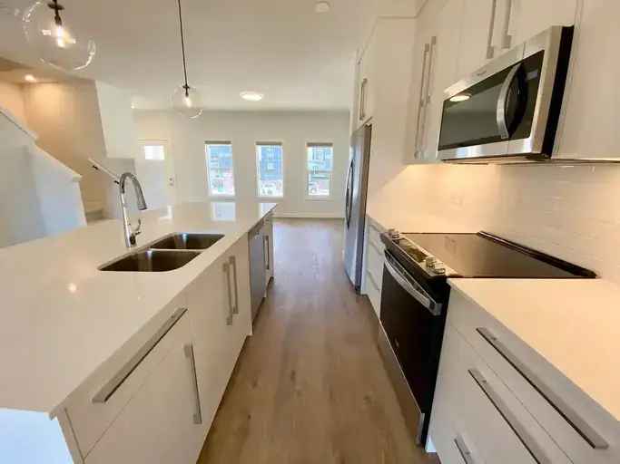 Luxury 3-Bedroom Chestermere Home for Rent
