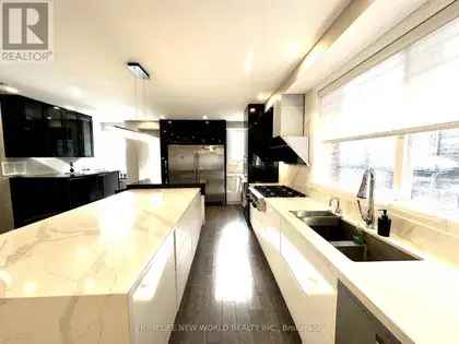 3 Bedroom House 616 m² Toronto Family Home High Ceilings Renovated