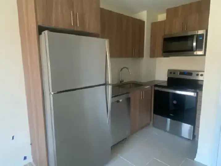 2 Bedrooms & 1.5 Bathrooms - Condo Townhouse