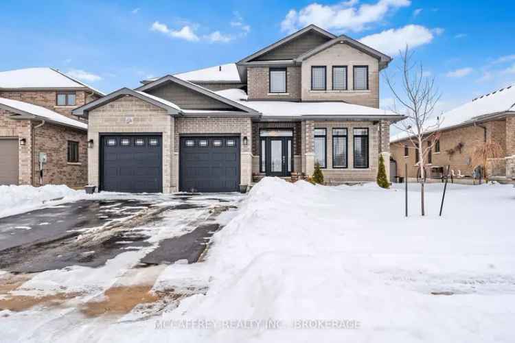 Luxury 2-Storey Home 4 Beds 3 Baths Family Friendly Oversized Lot