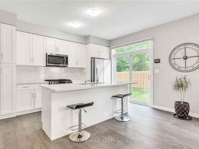 Townhouse For Sale in Midland, Ontario