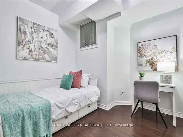 Spacious Condo Townhouse in Central Toronto