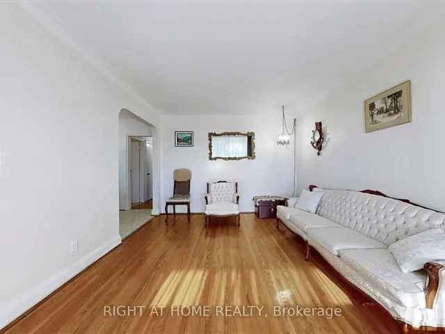 House For Sale in Toronto, Ontario