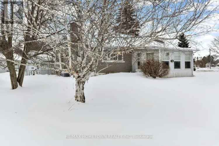 3 Bedroom Brick Bungalow Family Home Near Brockville and Prescott