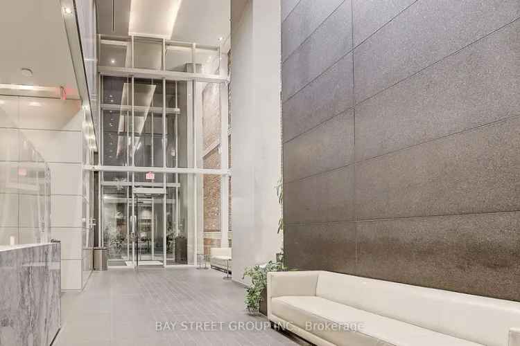 Downtown Toronto 1-Bedroom Condo High-End Finishes Unobstructed Views