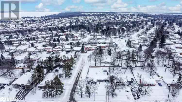 Buy Bungalow in Mature Neighbourhood with Dreamy Backyard