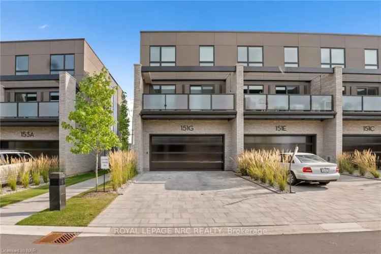 Rent luxury condo Fonthill Abbey with modern features and private elevator