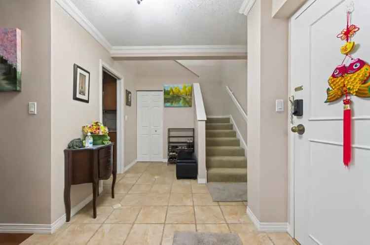 2 Level Condo in Arbutus Village 1700 sq ft