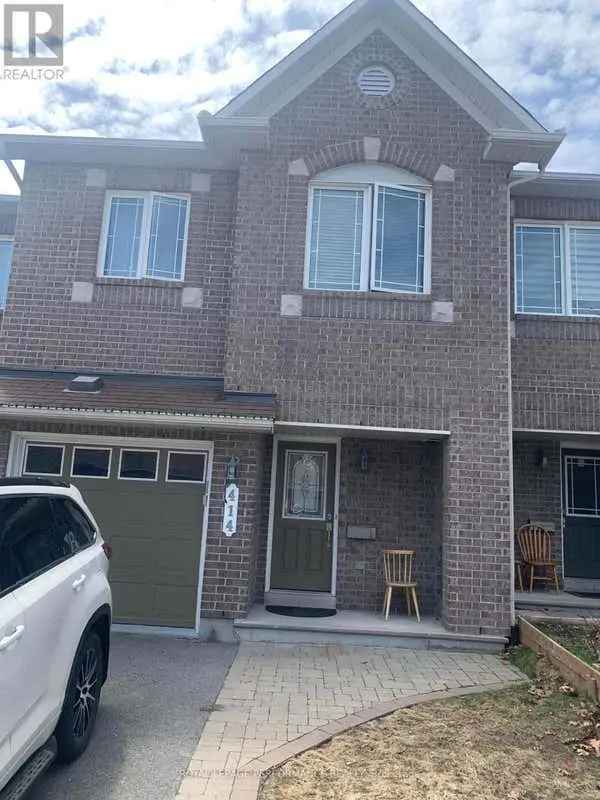 3 Bedroom Townhome 2110 sq ft Hardwood Floors New AC