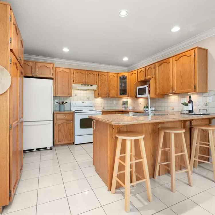 Family Townhome for Sale in Sunshine Woods Delta