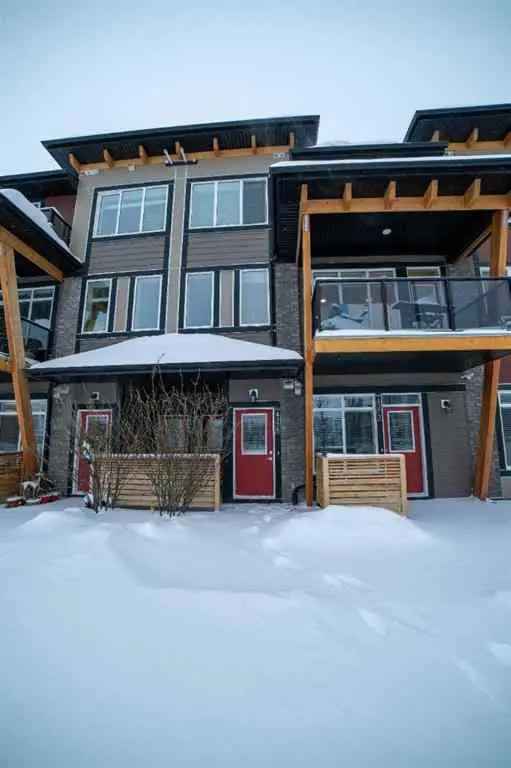 Townhouse For Rent in Calgary, Alberta