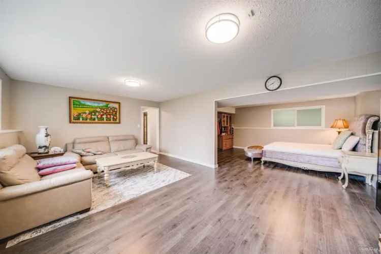 Family Home near Parks Schools Amenities Highway Access