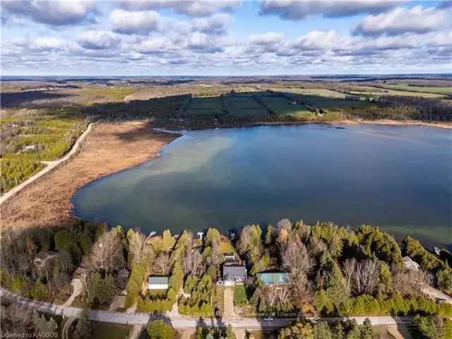 Waterfront Family Retreat 4 Bed 2 Bath Home on Townsend Lake