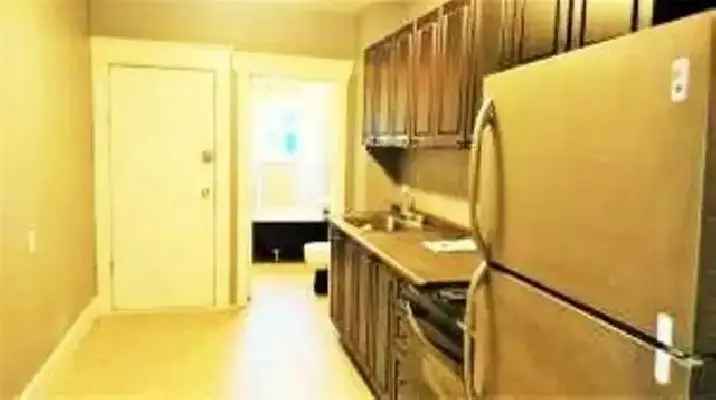 (DOWNTOWN) 2-Bedroom SUITE, Whole MAIN Floor, Own Entry!