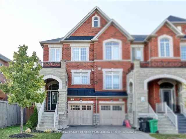 Townhouse For Sale in 32, Cloudburst Road, Brampton, Ontario