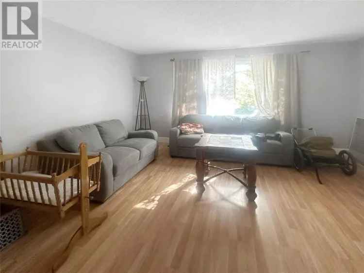 4 Bedroom Half Duplex Fernie Great for First Time Home Buyers or Investors