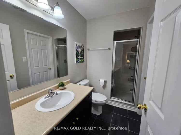 Townhouse For Sale in Brampton, Ontario