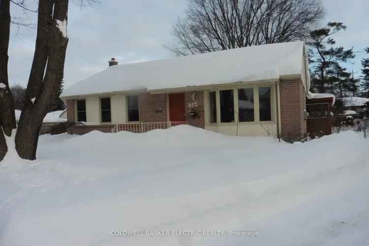 3 Bedroom 2 Bath Family Home in Peterborough North End