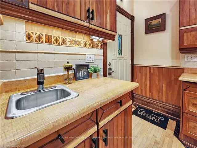 Thornbury Artist's Home  Unique Gem 2 Kitchens  Ample Parking