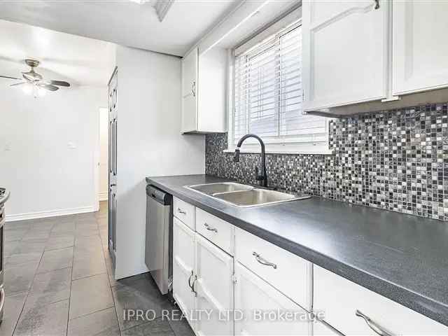 House For Sale in Mississauga, Ontario