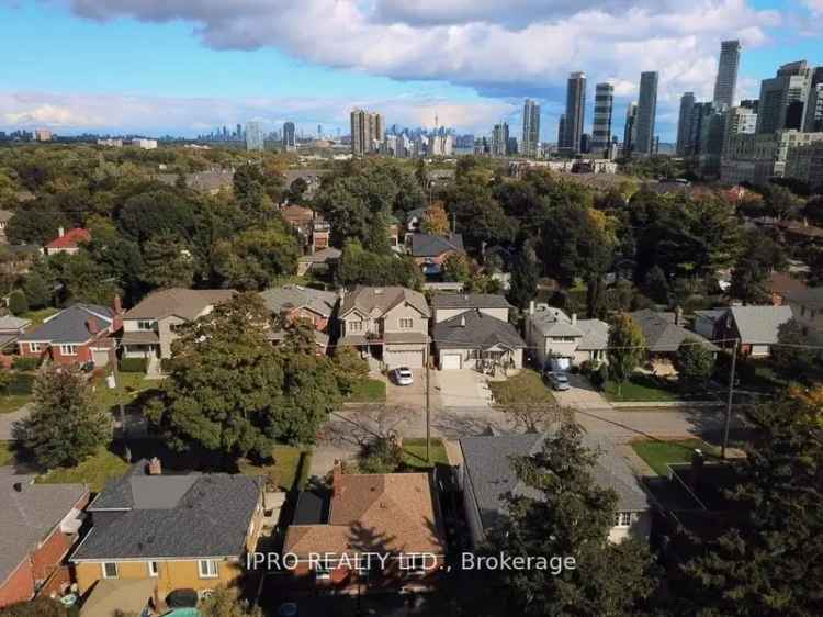 House For Sale in Toronto, Ontario