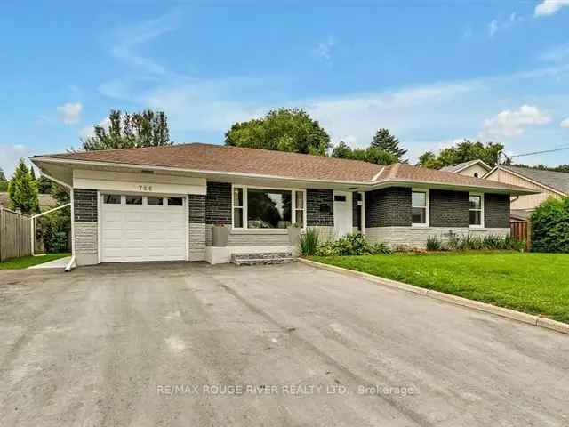 Spacious Ranch Bungalow - Multi Generational Living