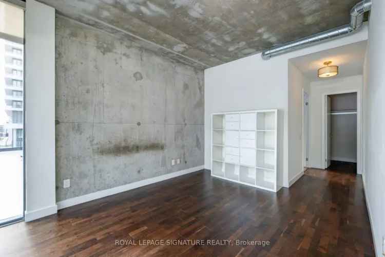 Downtown St Lawrence Market 2-Bed 2-Bath Corner Condo