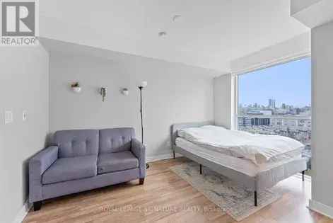 1 room apartment of 306 m² in Toronto