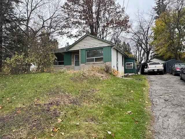 Nobleton Bungalow on King Rd - Extra Deep Lot and Hot Tub