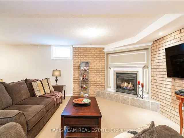 Family Bungalow 3 Beds Finished Basement Open Concept