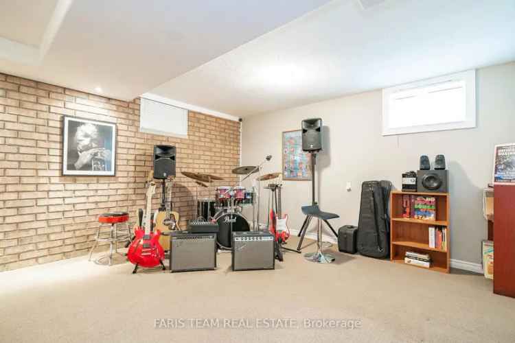 House For Sale in Barrie, Ontario