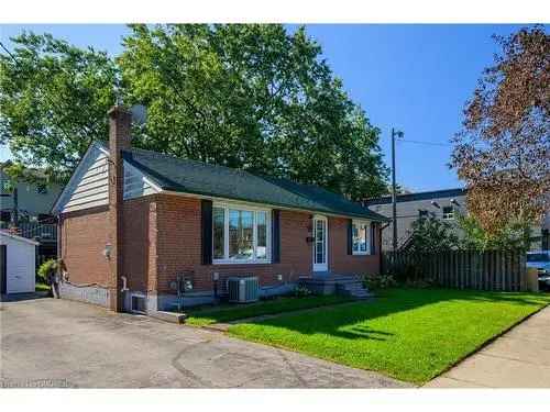 Renovated Bungalow in Kerr Village Oakville