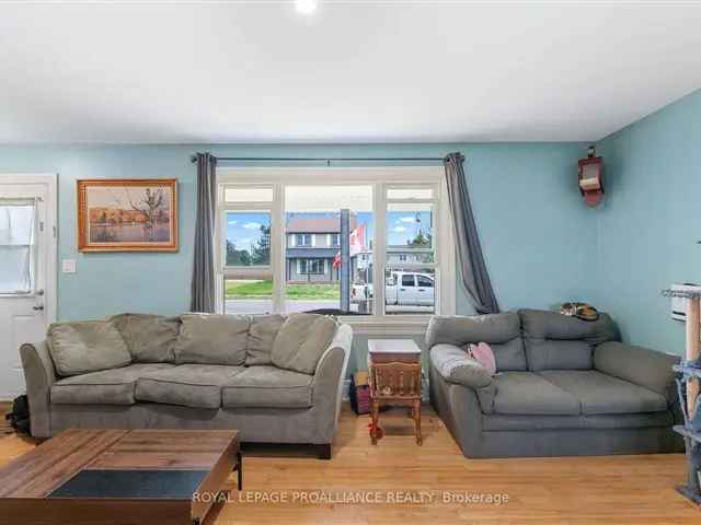 Updated 3-Bedroom Home near Picton and Base 31