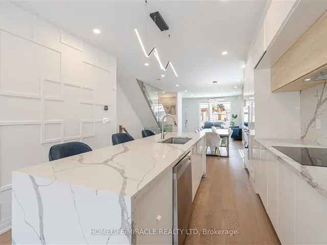 Custom Renovated Oakwood Village Home 2500 sq ft 3 Beds