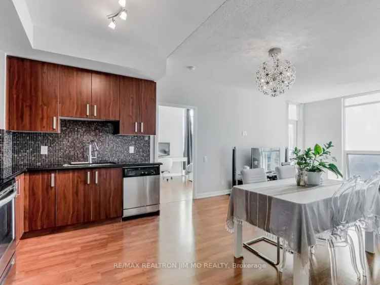 North York Luxury Condo 2 1Br 2Bath 2 Parking Spots