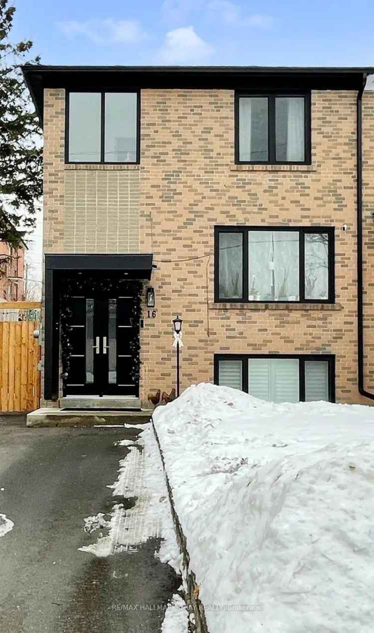 House For Sale in 16, Edinborough Court, Toronto, Ontario