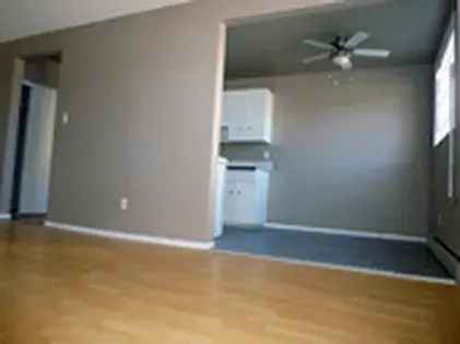 Rent 1 Room Apartment in Edmonton with Balcony and Pet-Friendly Features