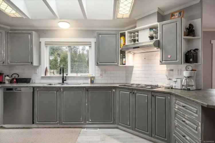 Deerwood Estates 55+ Home: Updated Kitchen, Low Maintenance Yard, Clubhouse