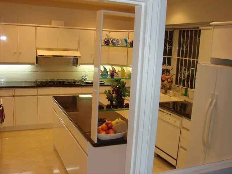 5 Bedroom Home in Lackner Richmond