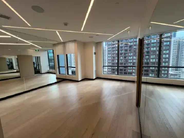 $2800 brand new luxury  condo for rent by owner 2-bedr. 2-bath