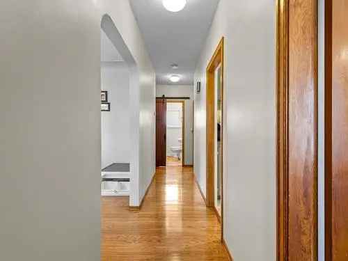 1000 Sq Ft Renovated Bungalow in Parkallen Edmonton