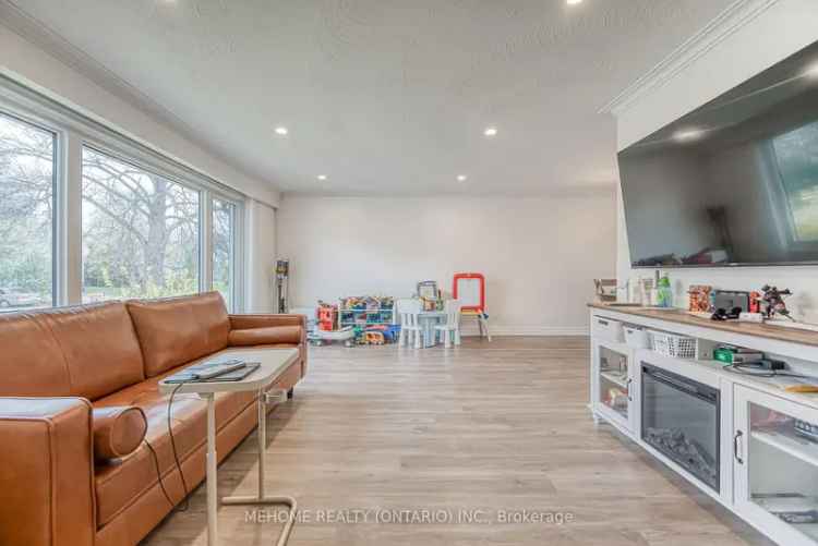 Updated 4-Bed, 2-Bath Family Home in Newtonbrook
