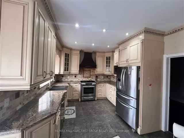 4 Bedroom 4 Bathroom John Boddy Home Elegant Hardwood Floors Granite Kitchen Ravine Lot