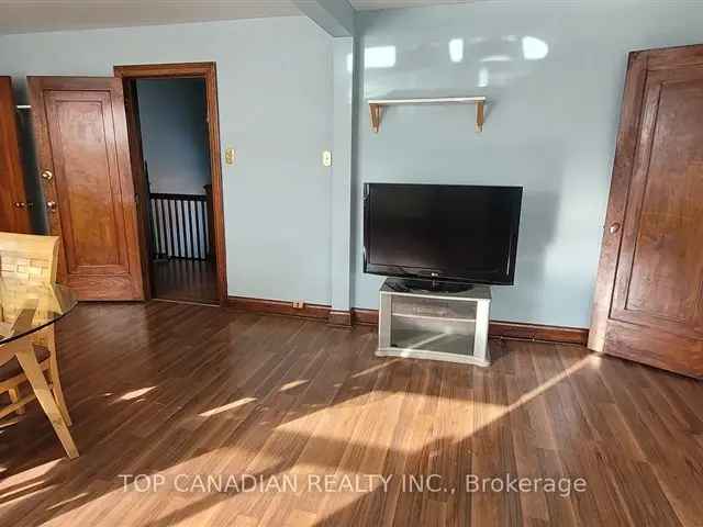 Bright 2-Bedroom Apartment in Bayview - Furnished, Utilities Included